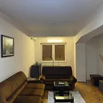 Vd 2 ,only 5 Min From Main Bus Station شقة *