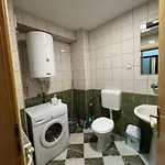 Vd 2 ,only 5 Min From Main Bus Station شقة *