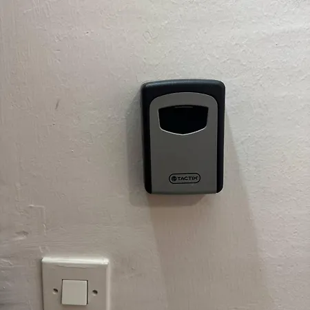 Vd 2 ,only 5 Min From Main Bus Station