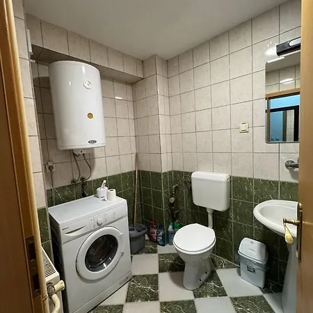 Vd 2 ,only 5 Min From Main Bus Station דירה *