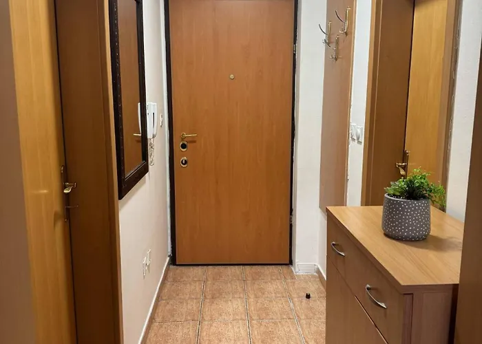 Vd 2 ,only 5 Min From Main Bus Station Apartment